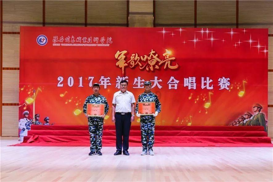 逃离古老的乡村房子