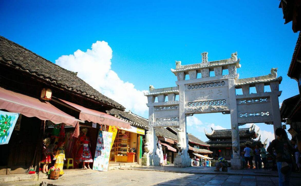 王诗龄写真大片遭吐槽，被指精致土气，网友：无缘娱乐圈？